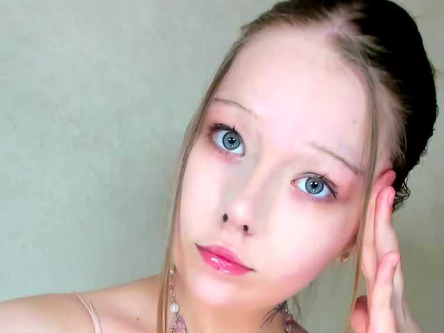 MelMooon online show from July 26, 9:42 pm