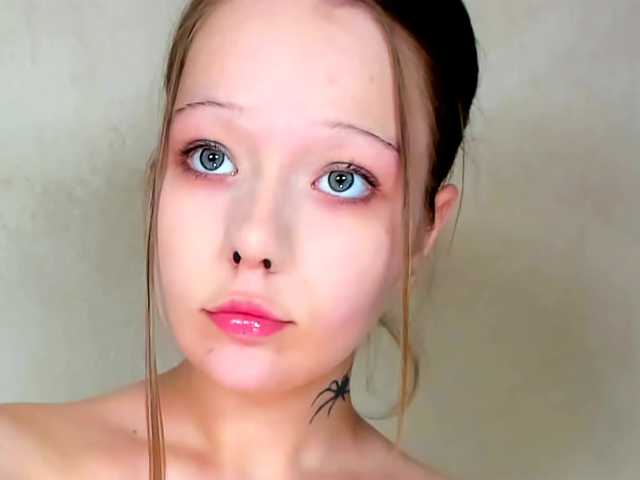 MelMooon online show from July 31, 11:32 pm