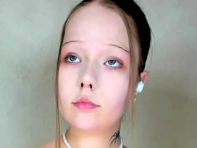 MelMooon online show from August 2, 10:28 pm