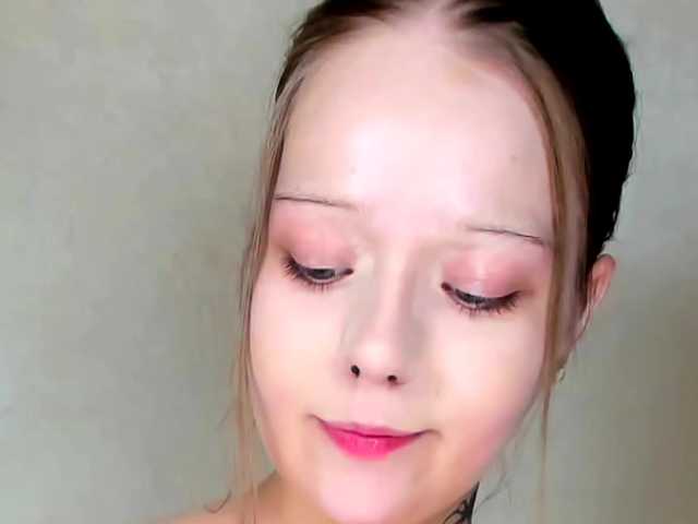 MelMooon online show from August 12, 10:01 pm