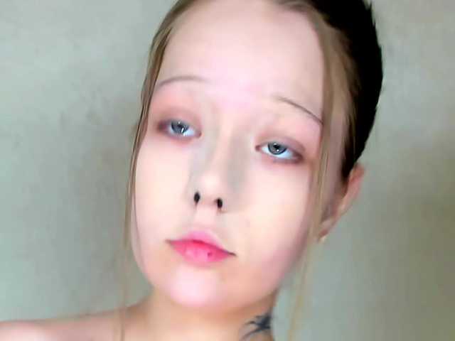 MelMooon online show from August 13, 9:51 pm