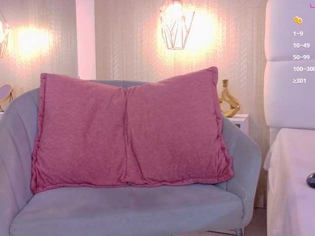 Mia-Starr online show from August 17, 9:53 pm