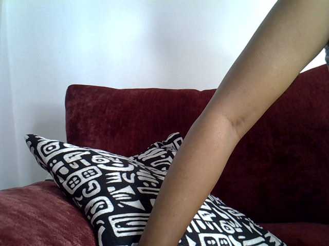Mia-caramel online show from August 2, 9:05 am