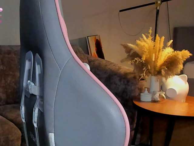 Mia-mit online show from August 4, 9:39 am