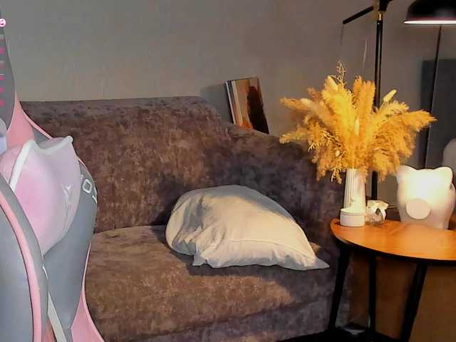Mia-mit online show from August 10, 3:35 pm
