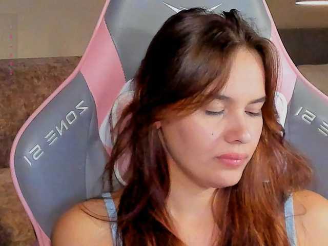 Mia-mit online show from August 15, 3:27 pm