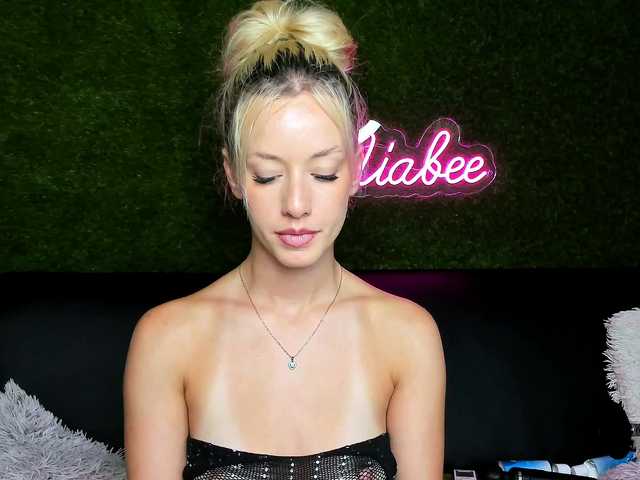 MiaBeeX online show from August 8, 10:26 am