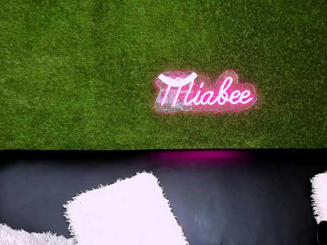 MiaBeeX online show from August 9, 9:32 am