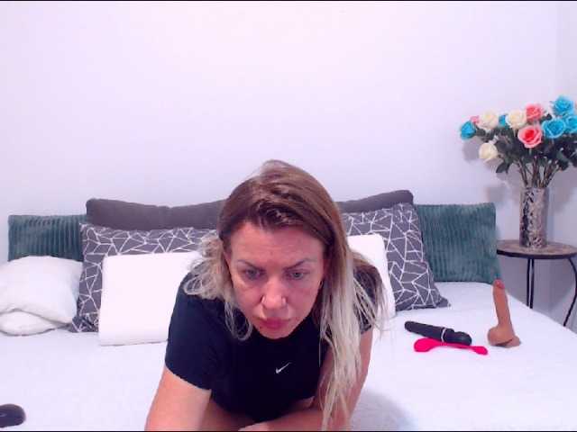 MiaHot online show from May 7, 8:04 am