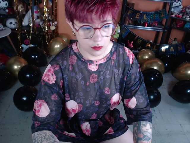 MissMia online show from August 25, 1:51 pm