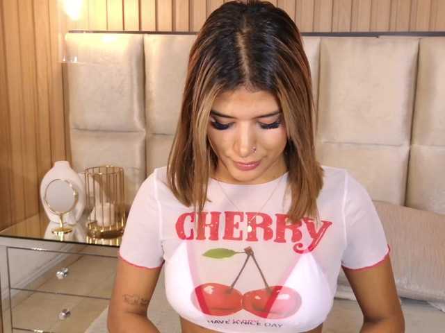 MiaKelsey online show from September 8, 6:48 pm
