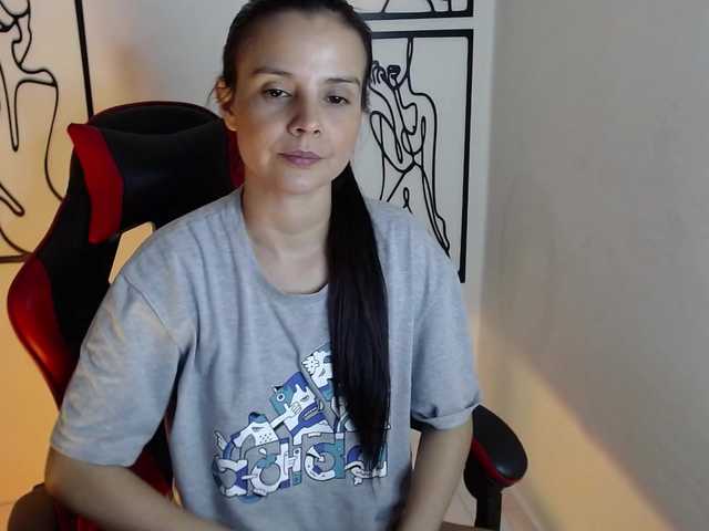 MiaRobinn online show from August 14, 1:37 pm