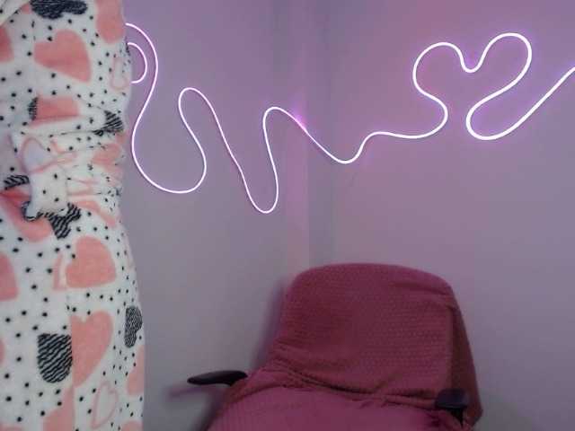 MiaSmiith online show from August 5, 1:03 am