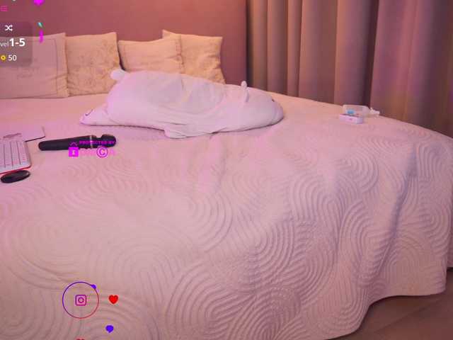 Mia m online show from August 31, 11:27 pm