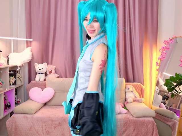MiiyaCute online show from August 10, 8:10 pm