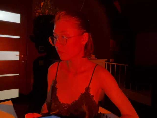 Mikiora online show from August 13, 3:37 pm