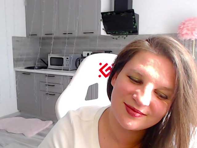 MilaLluna online show from August 12, 5:32 am