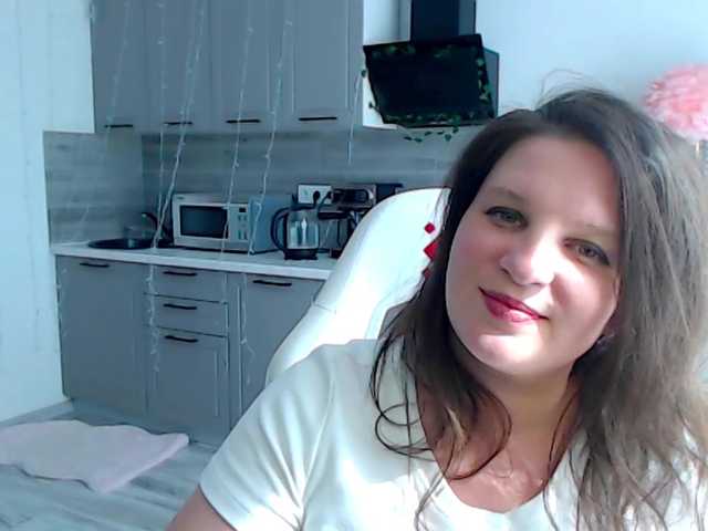 MilaLluna online show from August 12, 6:38 am