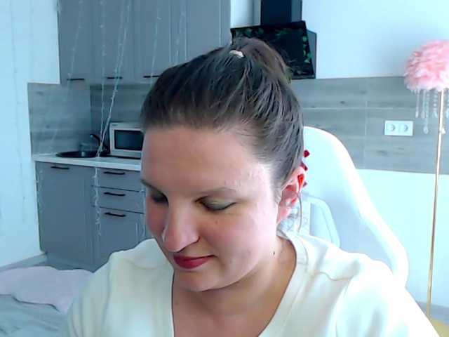 MilaLluna online show from August 12, 7:43 am