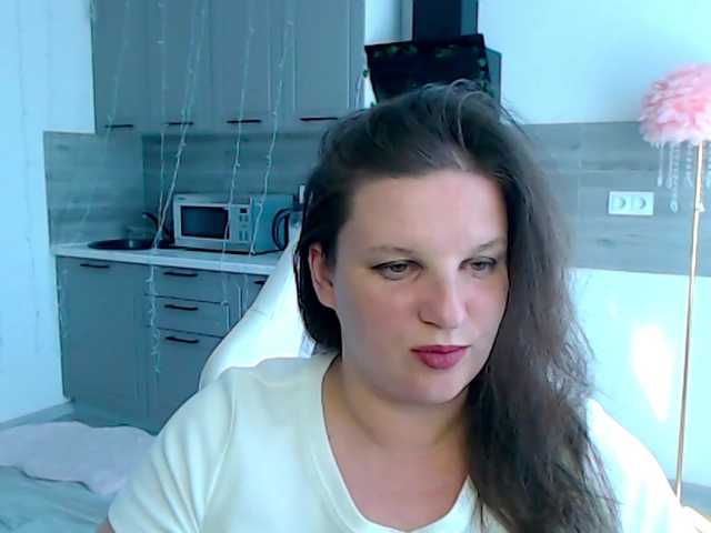 MilaLluna online show from August 12, 8:49 am