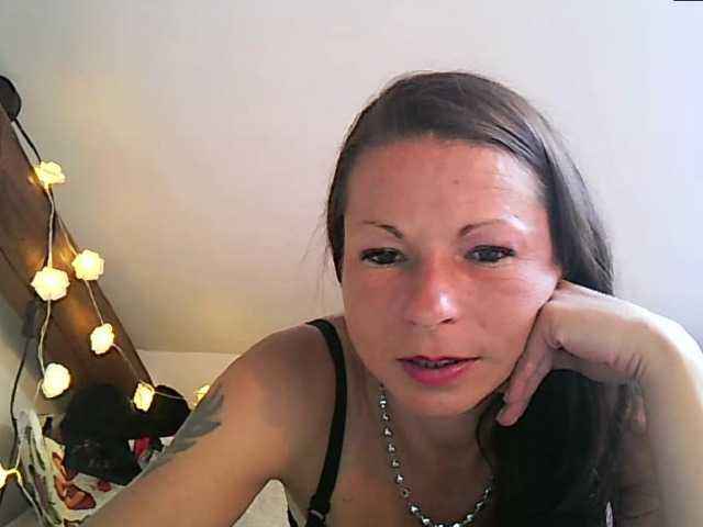 MilfNinna online show from July 24, 7:11 am