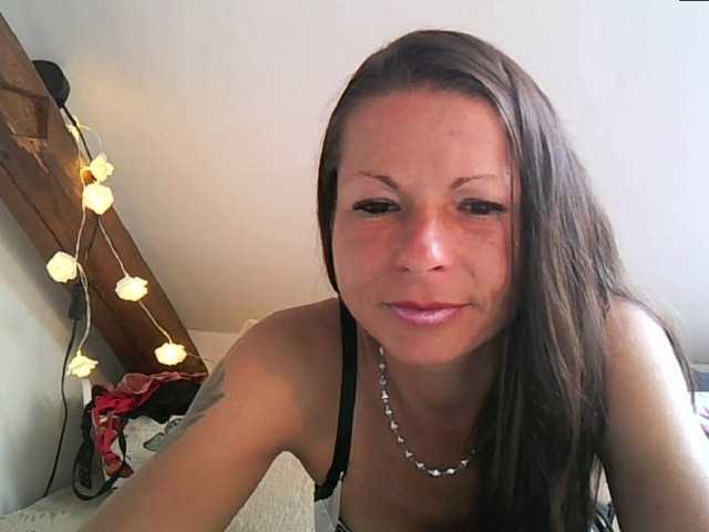 MilfNinna online show from July 26, 8:08 am