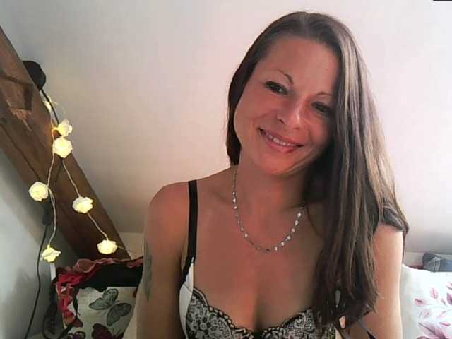 MilfNinna online show from July 26, 9:14 am
