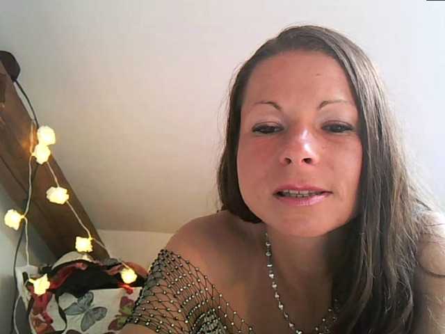 MilfNinna online show from July 28, 7:25 am