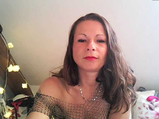MilfNinna online show from July 28, 6:14 pm