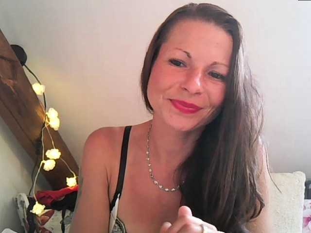 MilfNinna online show from July 30, 6:04 pm