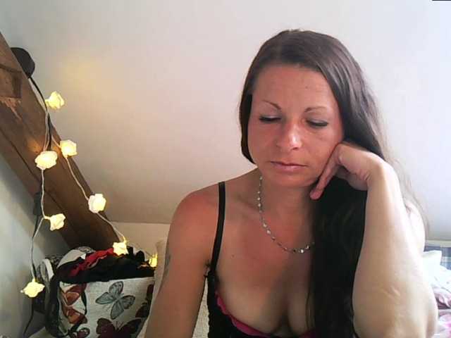 MilfNinna online show from July 31, 8:20 am