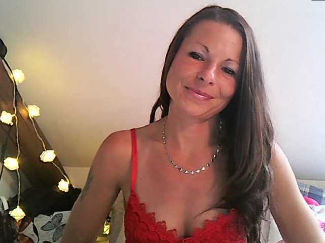 MilfNinna online show from August 1, 9:04 am