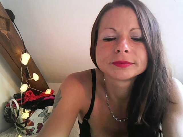 MilfNinna online show from August 2, 7:04 am