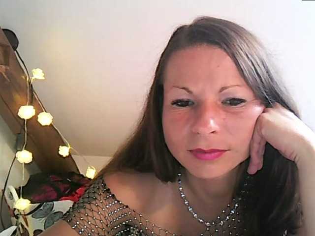 MilfNinna online show from August 5, 6:11 am