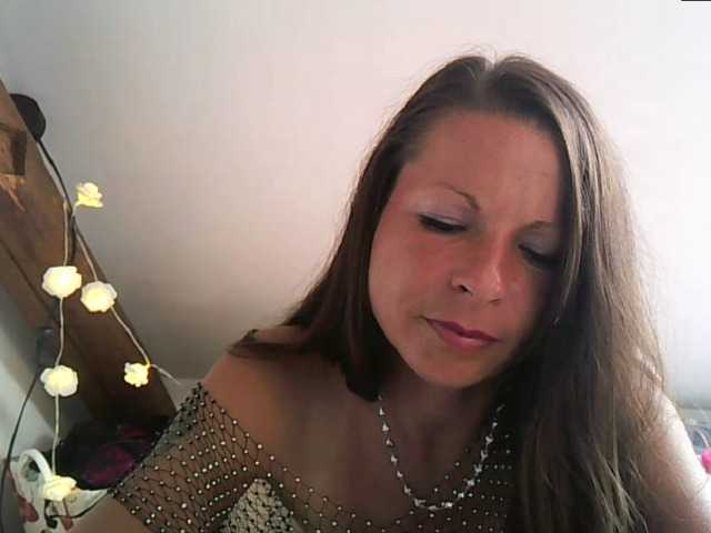 MilfNinna online show from August 5, 9:29 am