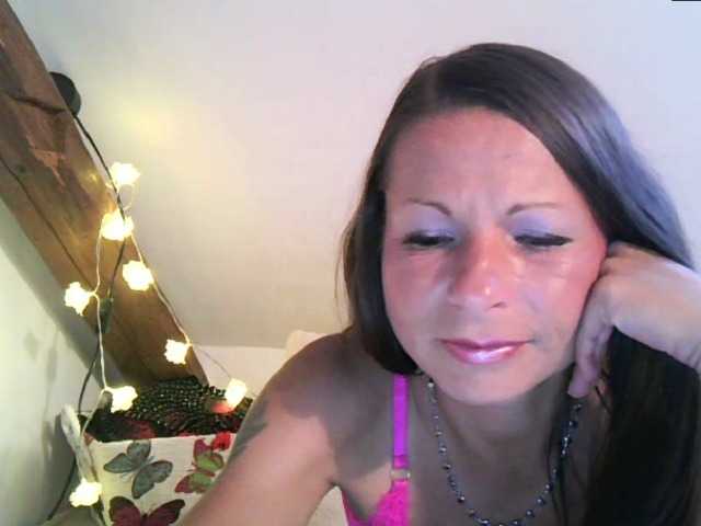 MilfNinna online show from August 7, 6:41 pm
