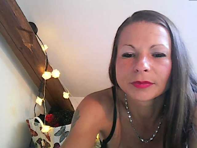MilfNinna online show from August 8, 6:13 am