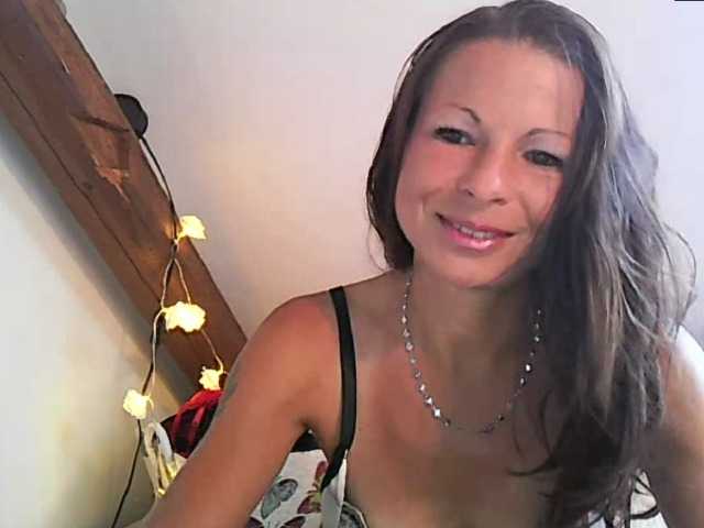 MilfNinna online show from August 10, 6:26 am