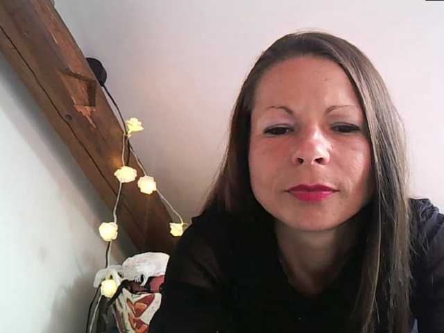 MilfNinna online show from August 11, 9:11 am