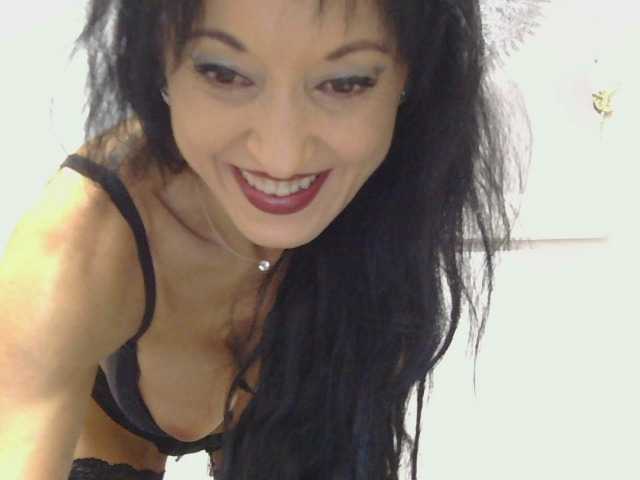 MilfSindy online show from August 5, 5:44 pm
