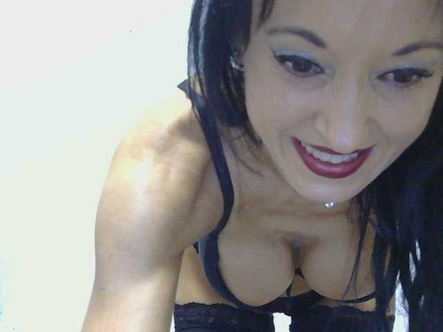 MilfSindy online show from August 6, 5:56 pm