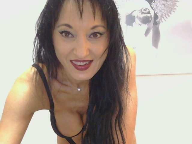 MilfSindy online show from August 7, 3:23 pm