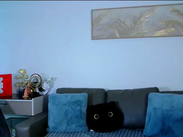 MinaGlow online show from August 13, 4:37 am