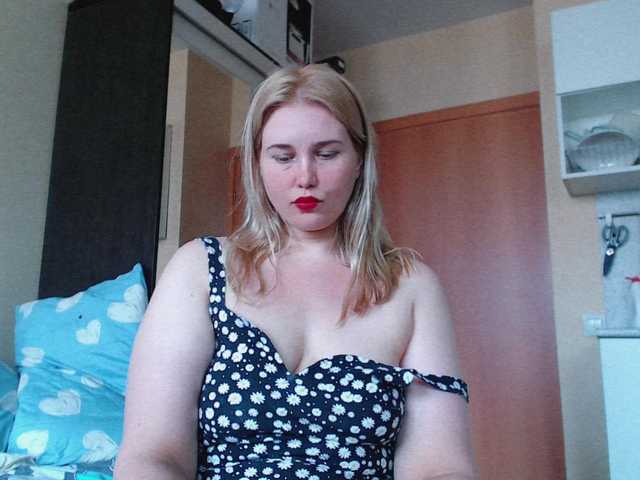 MissLilyAbrams online show from July 6, 9:12 am