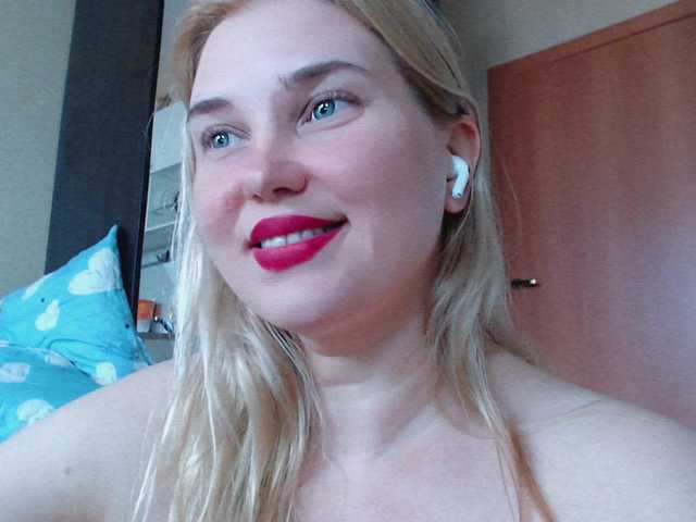 MissLilyAbrams online show from July 6, 10:18 am