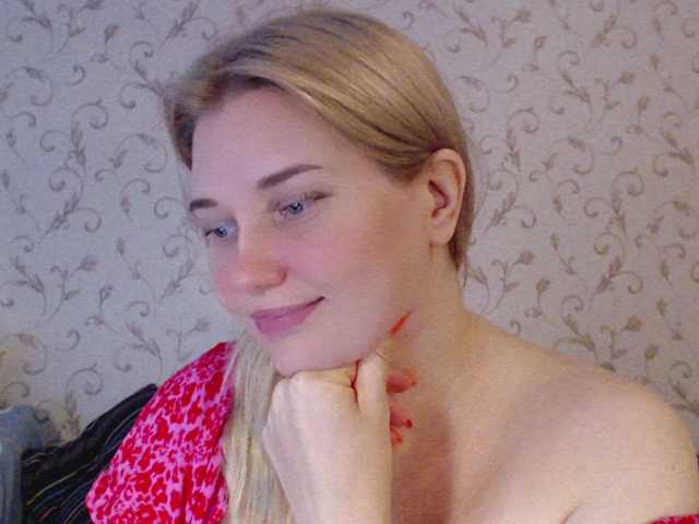 MissLilyAbrams online show from August 5, 9:40 am