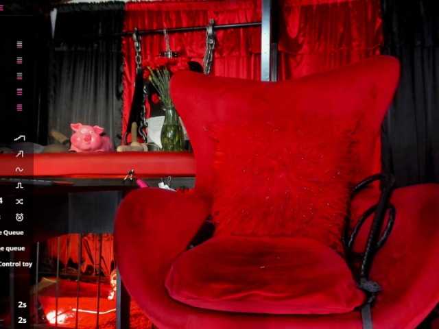 MistressAndre online show from August 1, 1:11 am
