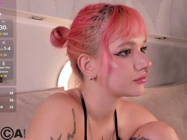 Molly-Platt online show from August 6, 2:05 pm