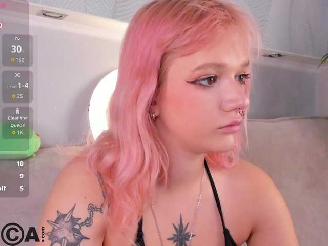 Molly-Platt online show from August 10, 11:44 am