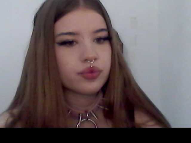 MollyLolly online show from August 4, 6:27 pm